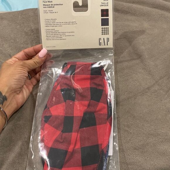 Gap face mask   - Picture 1 of 2
